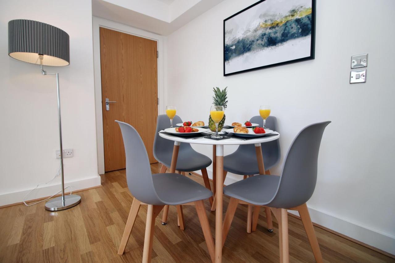 St Thomas Loft Views By Ssw - 2Br, Parking, Sleeps 4, Easy Access To City Centre, Marina, Beach And M4 Swansea Buitenkant foto