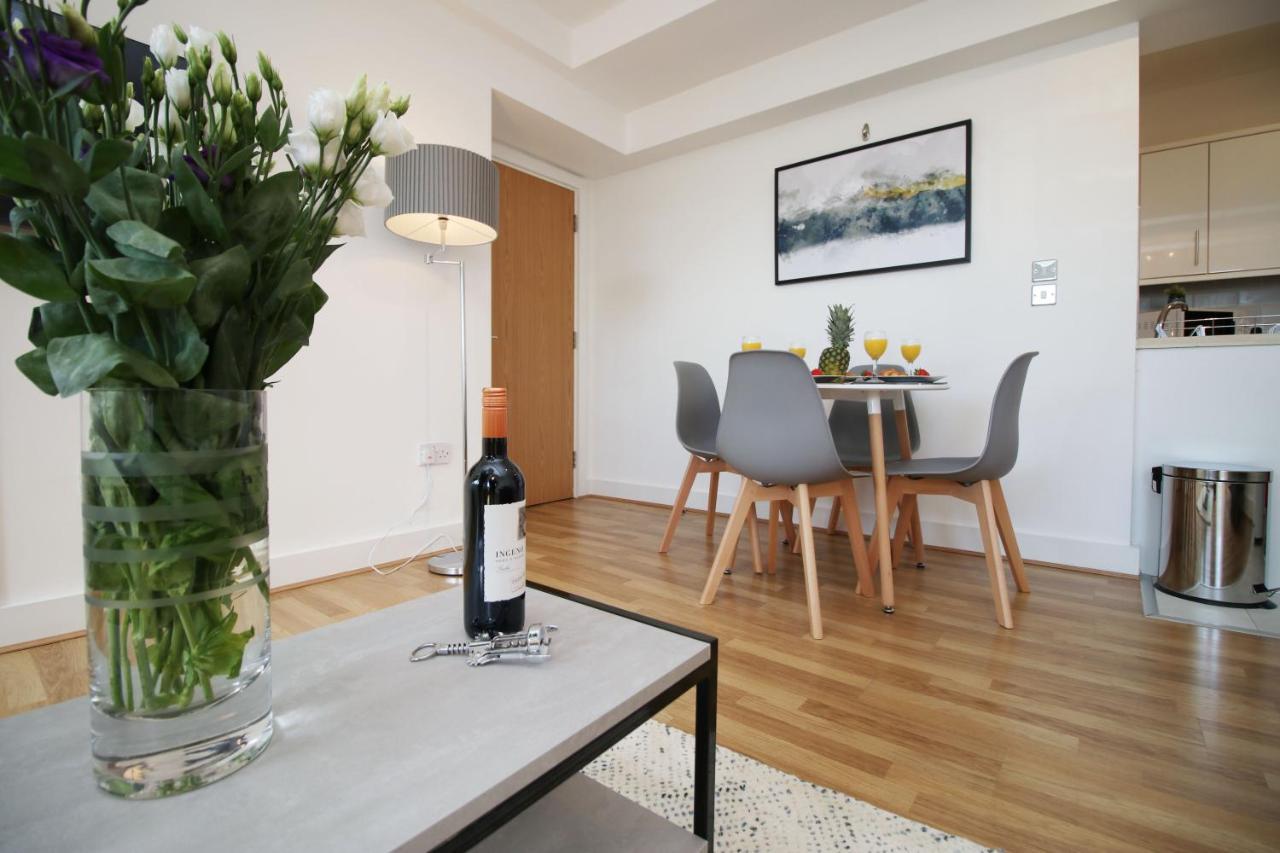 St Thomas Loft Views By Ssw - 2Br, Parking, Sleeps 4, Easy Access To City Centre, Marina, Beach And M4 Swansea Buitenkant foto