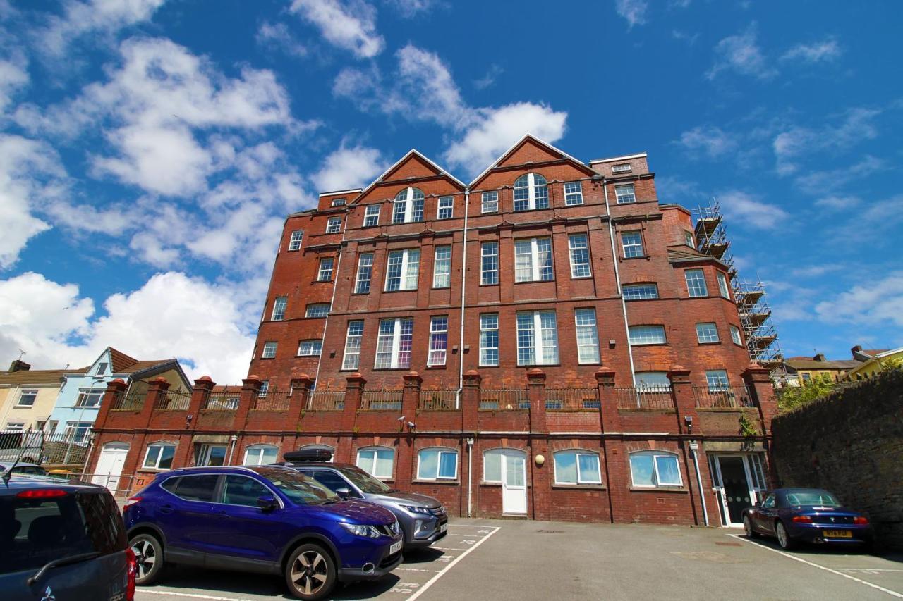 St Thomas Loft Views By Ssw - 2Br, Parking, Sleeps 4, Easy Access To City Centre, Marina, Beach And M4 Swansea Buitenkant foto