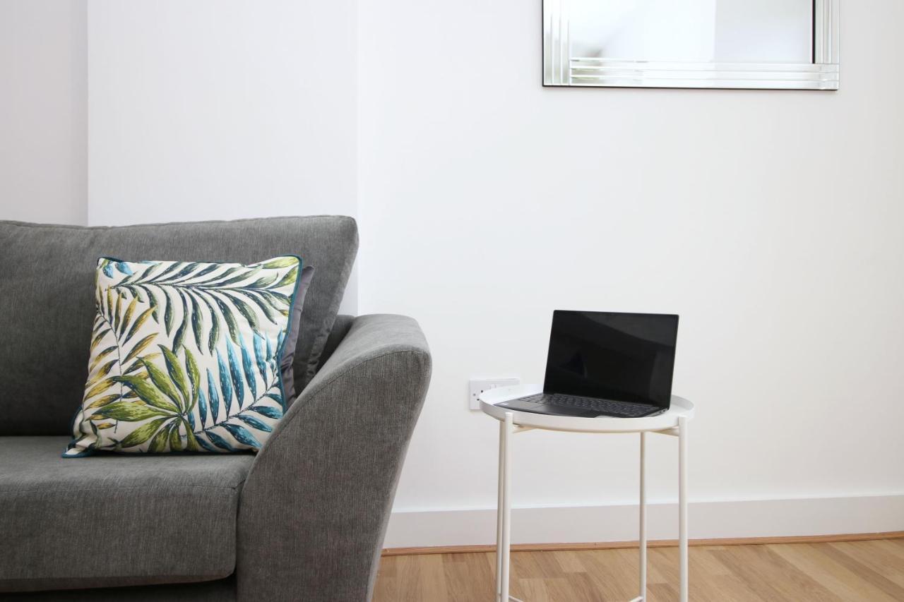 St Thomas Loft Views By Ssw - 2Br, Parking, Sleeps 4, Easy Access To City Centre, Marina, Beach And M4 Swansea Buitenkant foto